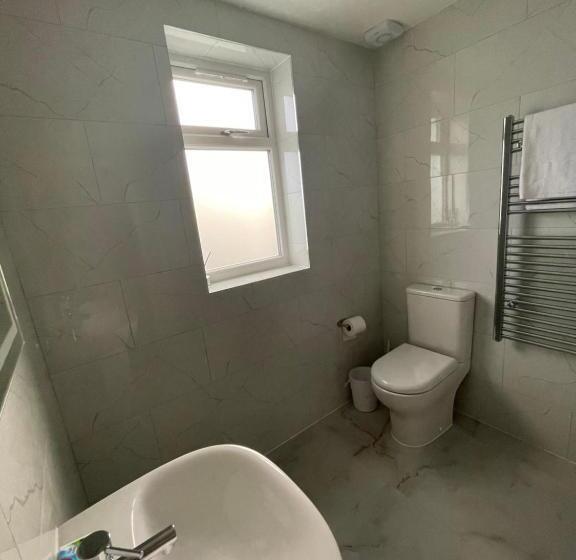 Pensione Lonsdale Place