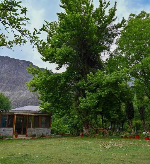 پانسیون Pecone Resort