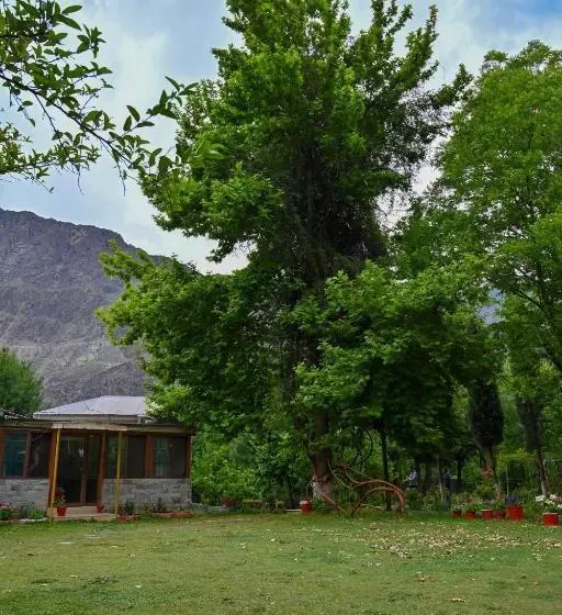 پانسیون Pecone Resort