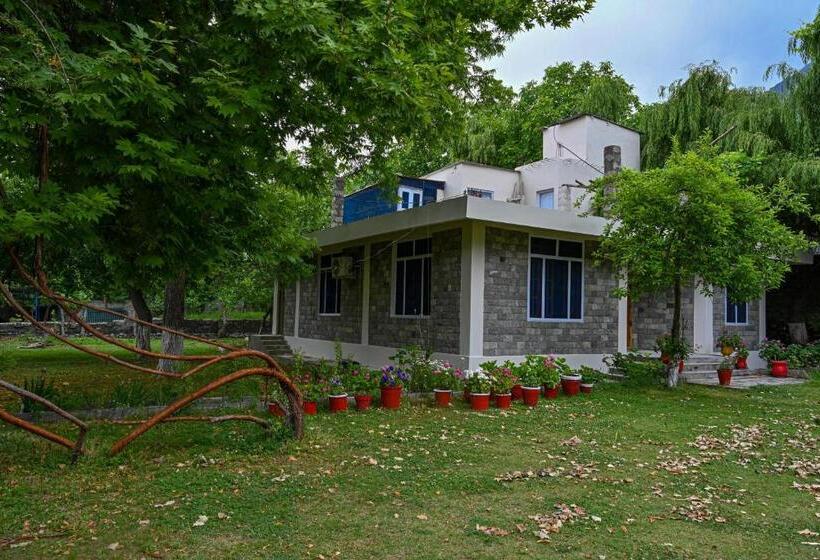 پانسیون Pecone Resort