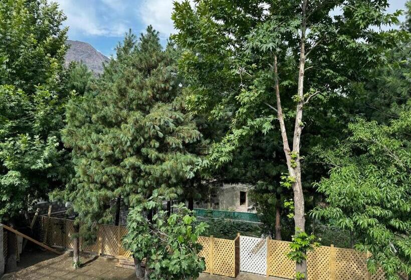 پانسیون Pecone Resort