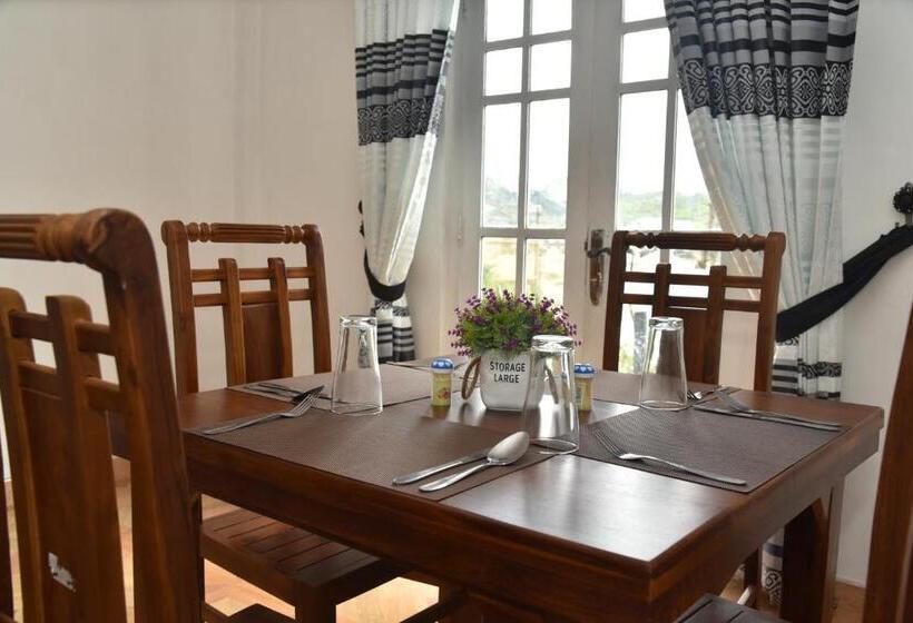 פנסיון Shiny Cot Double Twin Room