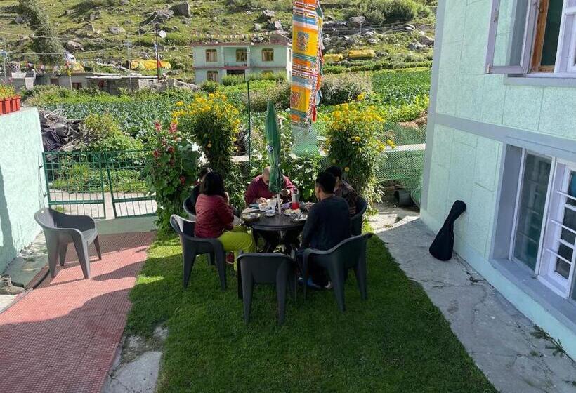 Pensão Trekking Cougars Guest House