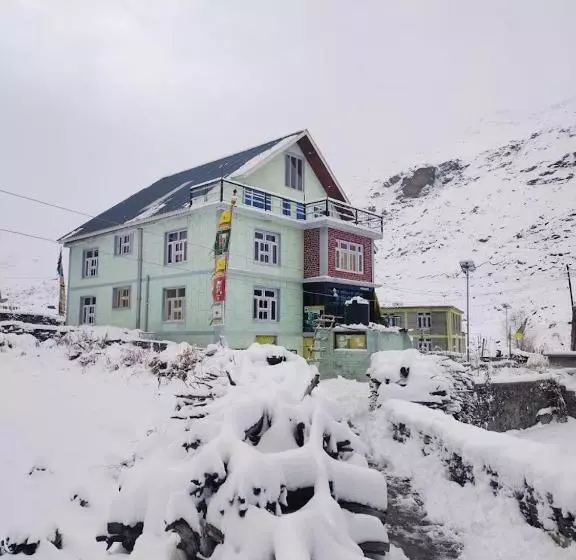ペンション Trekking Cougars Guest House