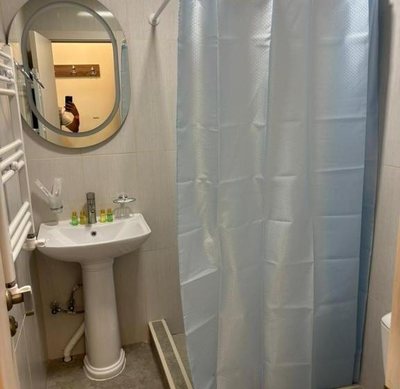 تختخواب و صبحانه Kumayri Inn