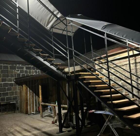 تختخواب و صبحانه Kumayri Inn