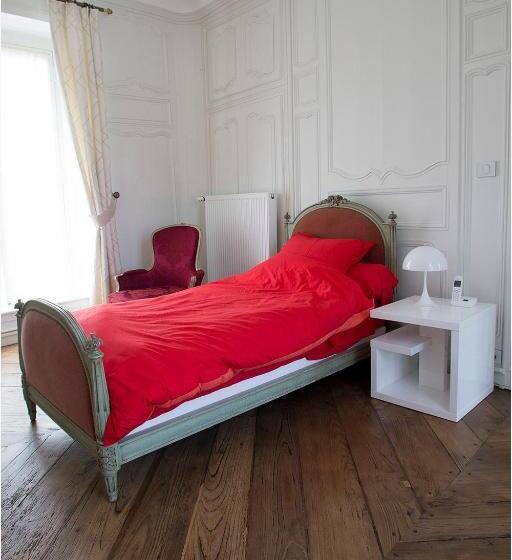 تختخواب و صبحانه La Maison Guischard De La Ménardière Dite La Maison Romane Chambre Hôte