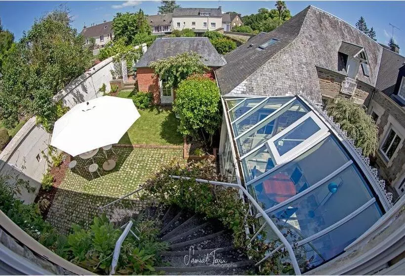 ベッドアンドブレックファースト La Maison Guischard De La Ménardière Dite La Maison Romane Chambre Hôte