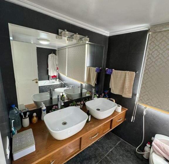 تختخواب و صبحانه Zzinn