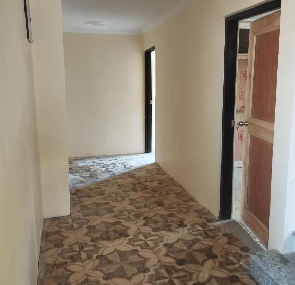 בית מלון כפרי Gulmarg Green Valley Heights