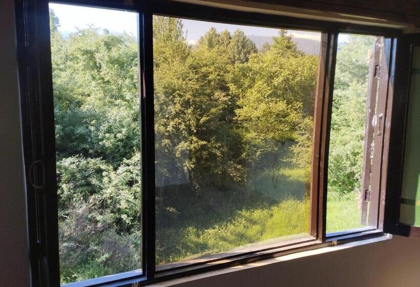 בית מלון כפרי Gulmarg Green Valley Heights