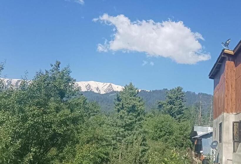 בית מלון כפרי Gulmarg Green Valley Heights