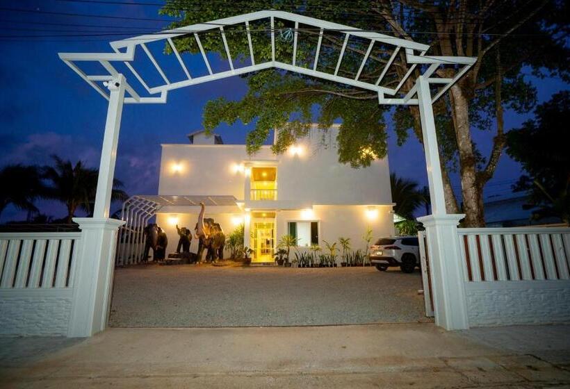 בית מלון כפרי Puean Chang Resort Phuket