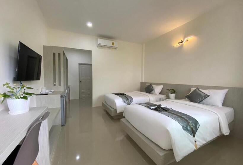 בית מלון כפרי Puean Chang Resort Phuket