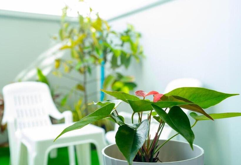 בית מלון כפרי Puean Chang Resort Phuket