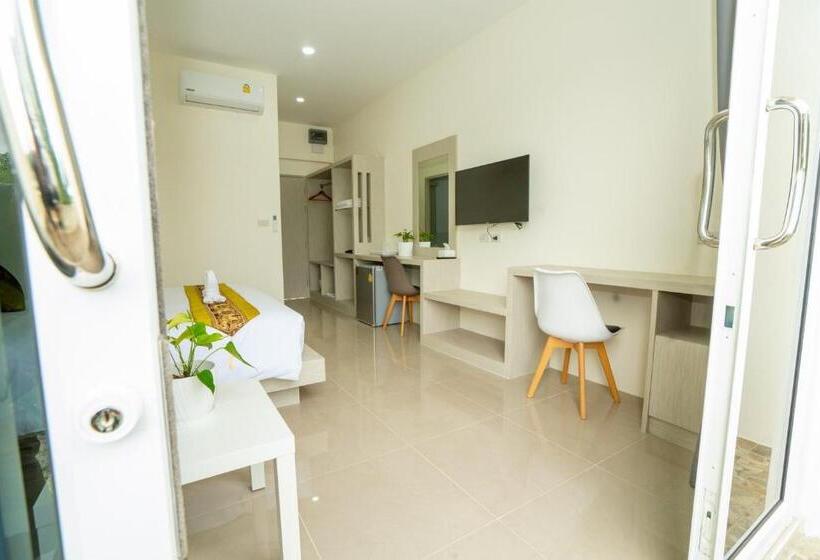 בית מלון כפרי Puean Chang Resort Phuket