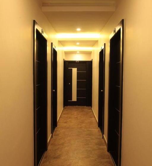 هتل Sathyaa Grand Inn