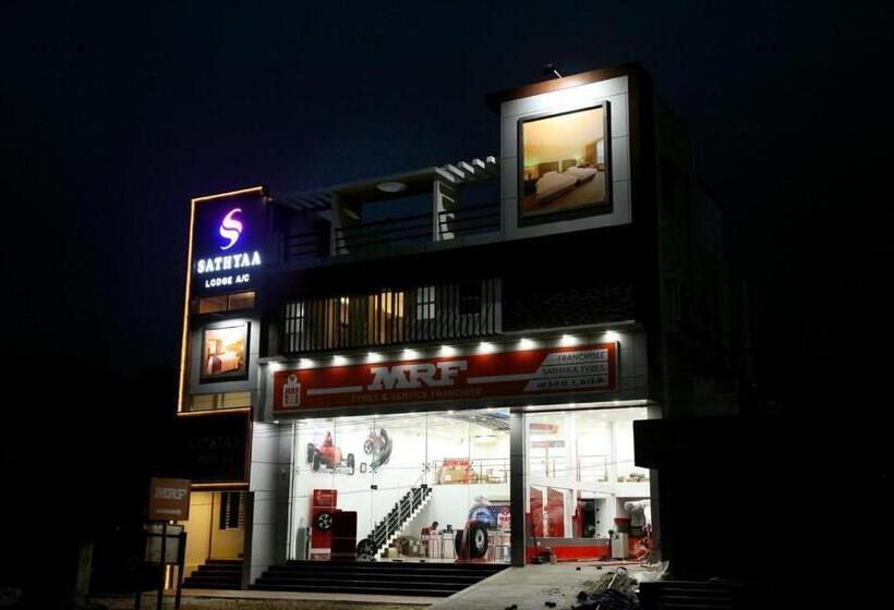 هتل Sathyaa Grand Inn