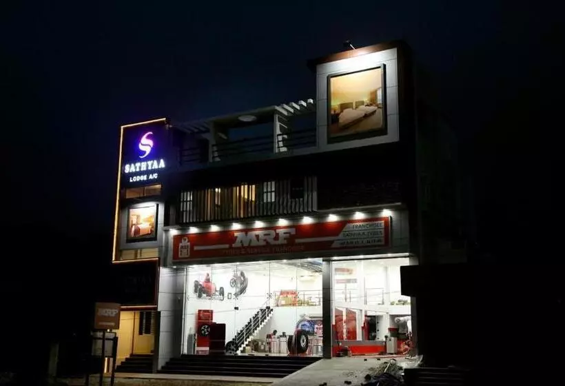 هتل Sathyaa Grand Inn