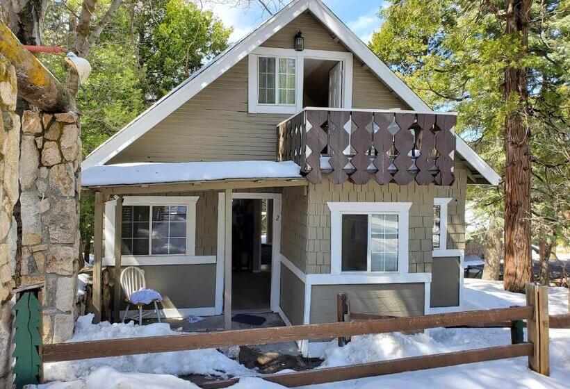 ホテル The Treetop Terrace At The Historic Arrowhead Lodge