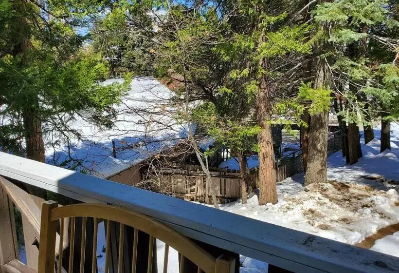 Hotelli The Treetop Terrace At The Historic Arrowhead Lodge