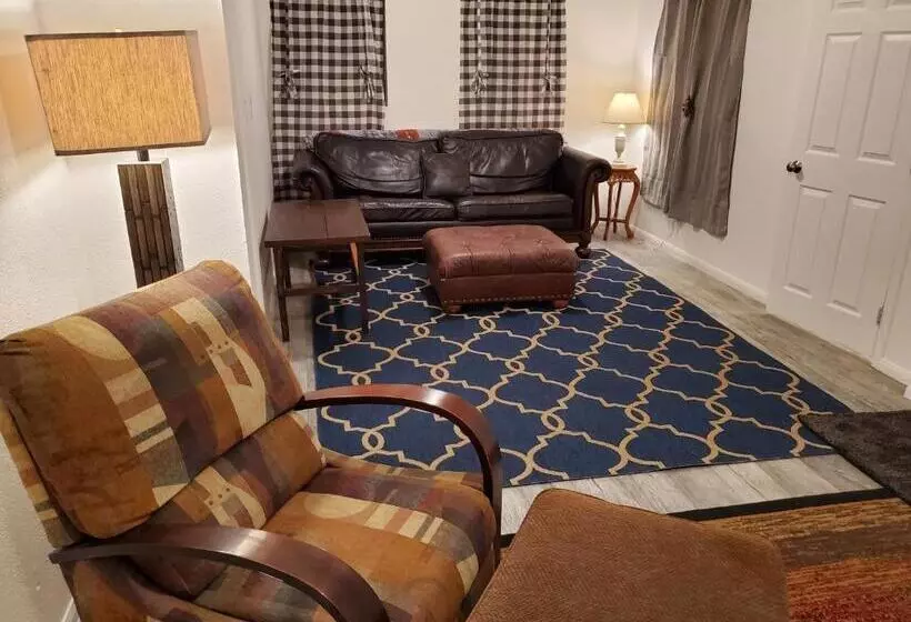 Hotelli The Treetop Terrace At The Historic Arrowhead Lodge