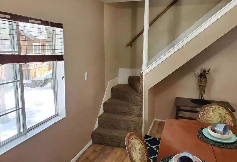 Hotelli The Treetop Terrace At The Historic Arrowhead Lodge