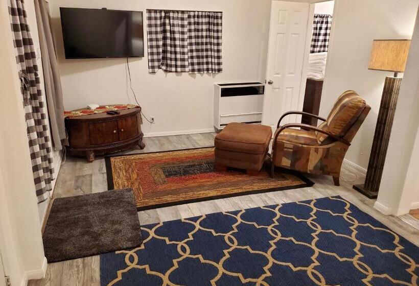 ホテル The Treetop Terrace At The Historic Arrowhead Lodge