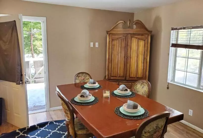 Hotelli The Treetop Terrace At The Historic Arrowhead Lodge