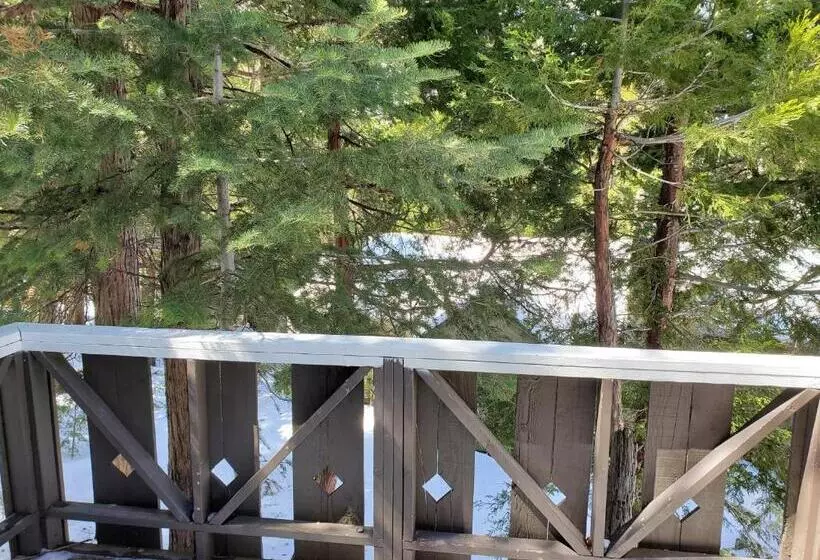 Hotelli The Treetop Terrace At The Historic Arrowhead Lodge