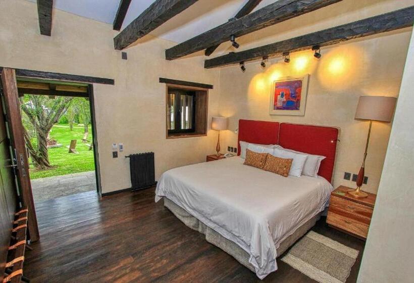 هتل Uvence Garden