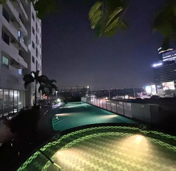 La Amore Place