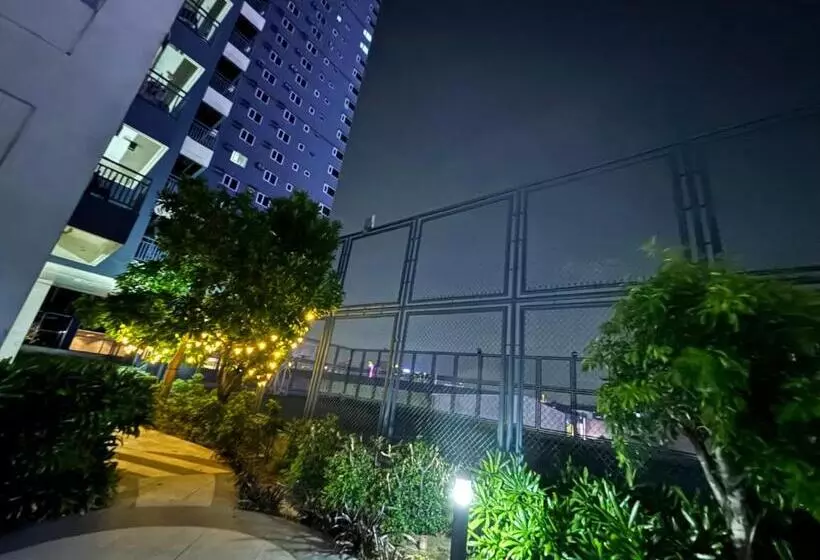 La Amore Place