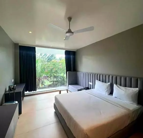 The Democracy Hotel & Resorts