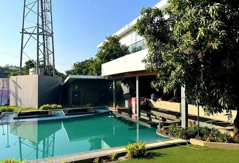 The Democracy Hotel & Resorts