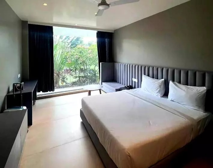 The Democracy Hotel & Resorts