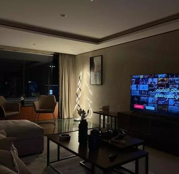 سويت غرفة وصالة بإطلالة واسعة على المدينة