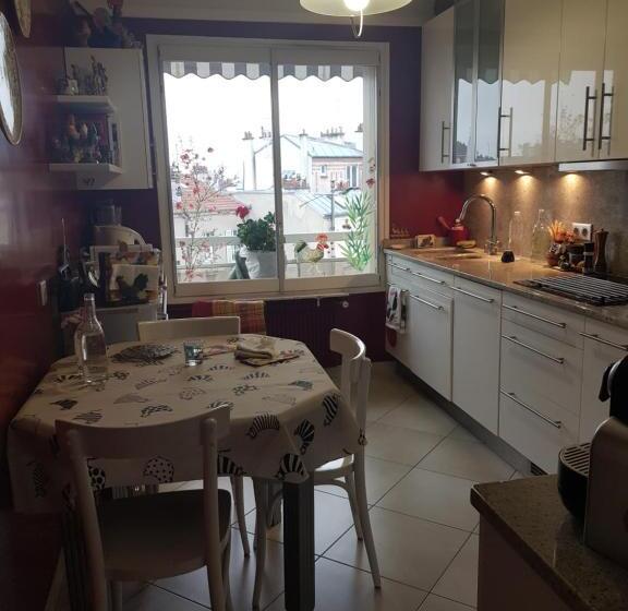 تختخواب و صبحانه Brisette