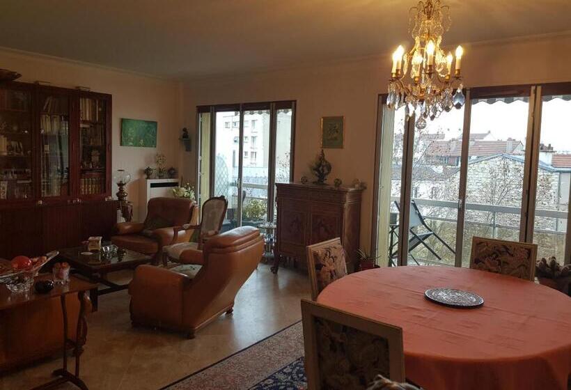 تختخواب و صبحانه Brisette