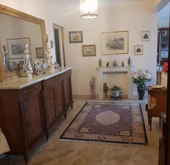 تختخواب و صبحانه Brisette