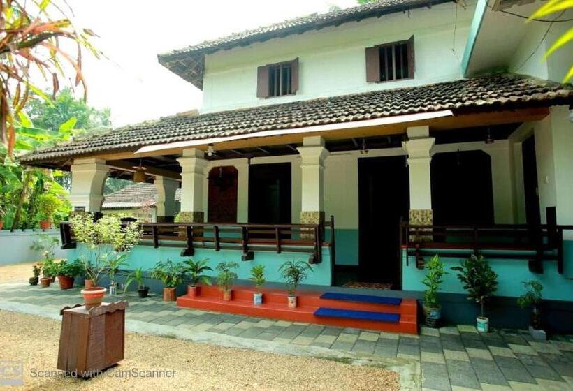 Bed and Breakfast Kenoth Thaliyil Mana, Heritage Homestay