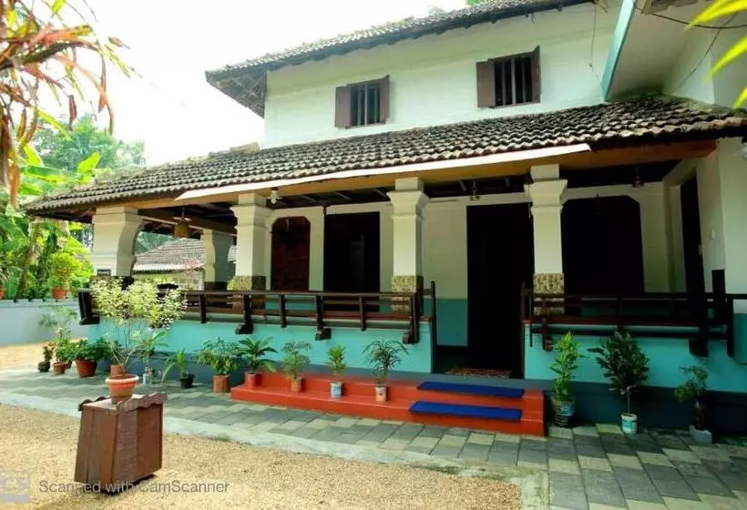 ベッドアンドブレックファースト Kenoth Thaliyil Mana, Heritage Homestay