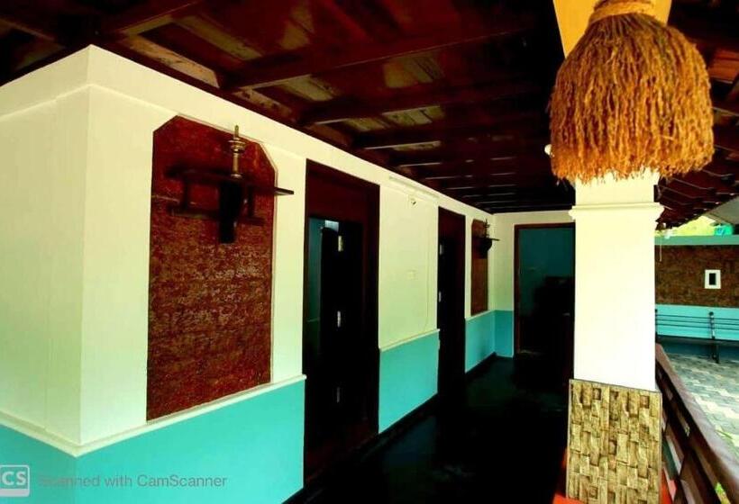 Bed and Breakfast Kenoth Thaliyil Mana, Heritage Homestay