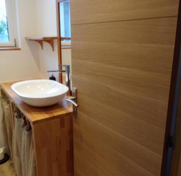 تختخواب و صبحانه Les 3b