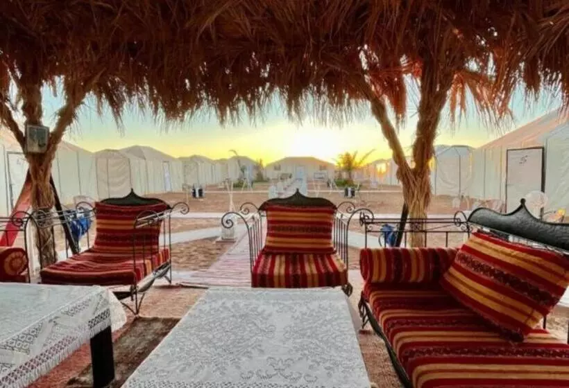 ホテル East Desert & Luxury Camp