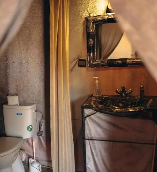 ホテル East Desert & Luxury Camp