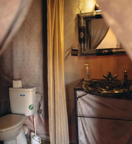ホテル East Desert & Luxury Camp