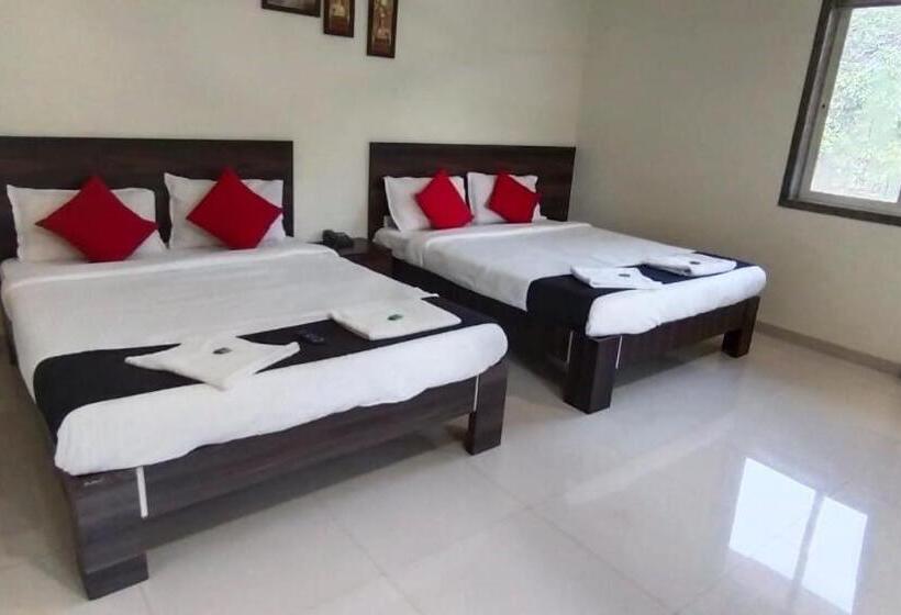 Hotel Jagdish Deluxe