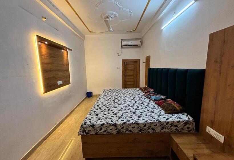 פנסיון Parwati Marriage Lawn