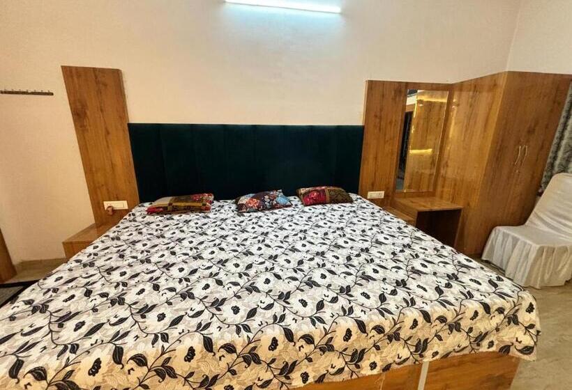 פנסיון Parwati Marriage Lawn